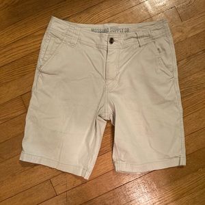 Men’s Mossimo khaki chino shorts, size 32.